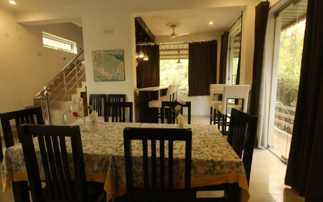 OYO HOME 85639 Cozyhome By Evanka Elite