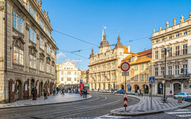 Spacious Apt at Mala Strana, Charles Bridge 3min