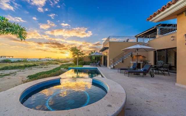 4BD Diamante: Private Pool w/ a Huge Balcony