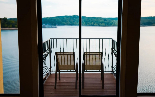 1 Bedroom Lake View Villa - Unit 306
