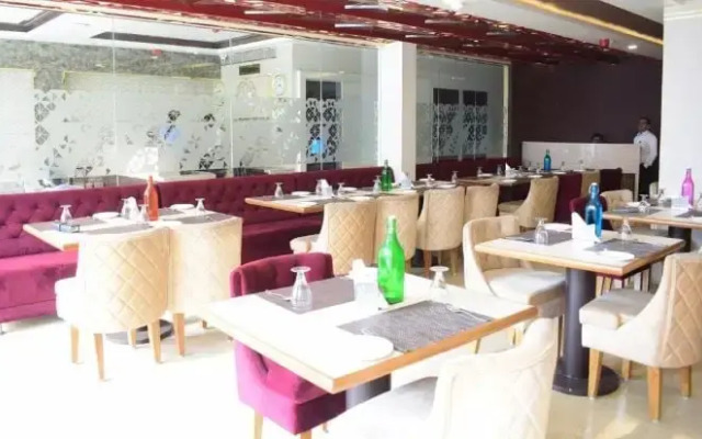 Hotel Naveen Continental @ 2Minutes Walk From Zero Road Bus Stand