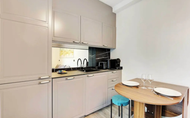 Modern Apartment With Balcony - 2br/6p- Roquette