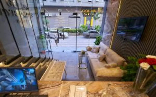 Gold's Pyramids Hotel
