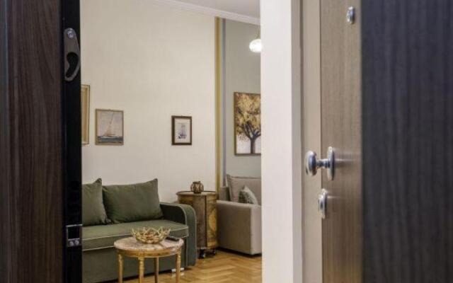 G102 κεντρικό πολυτελές διαμέρισμα