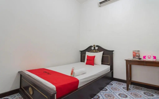 RedDoorz Syariah @ Kolonial Guest House