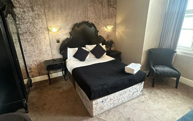 White Star Line Hotel