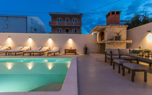 Apartment Pavla with pool