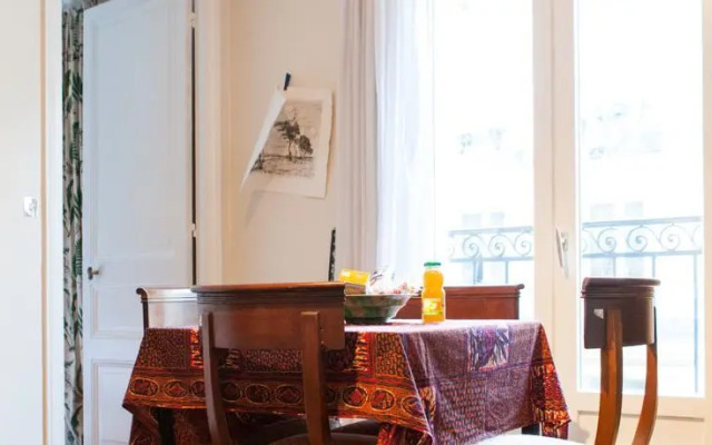 Longchamps Apartment