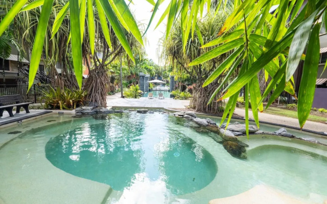 Leaf Luxe - 9 Pools BBQ Gym