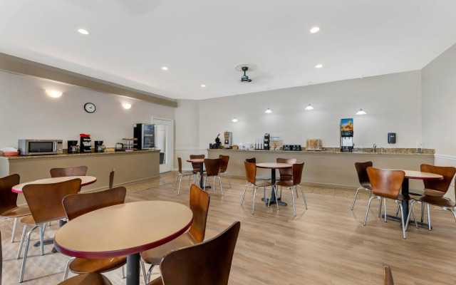 Rodeway Inn Lyons - La Grange