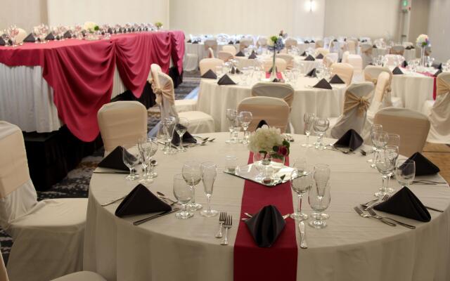 Crowne Plaza Chicago-Northbrook by IHG