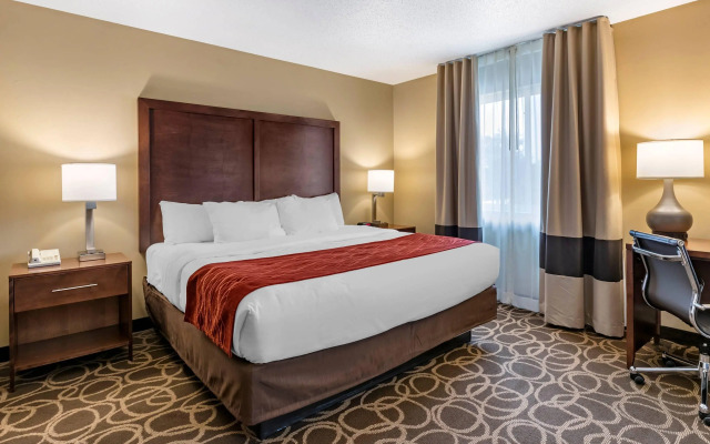 Comfort Inn Dyersville Near Field of Dreams