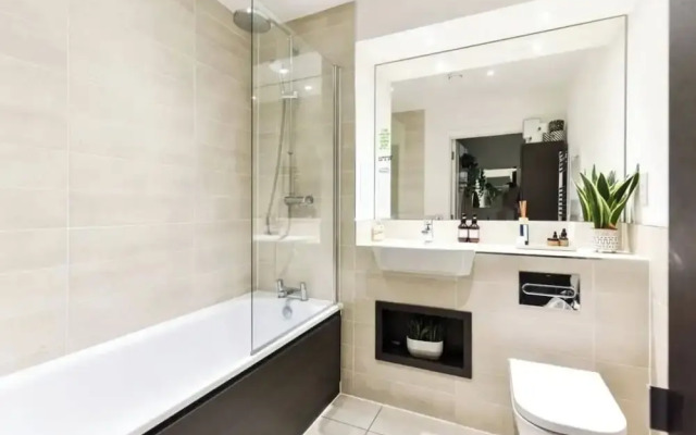 Londonaprt/1bed/balcony/gym/tv/wifi