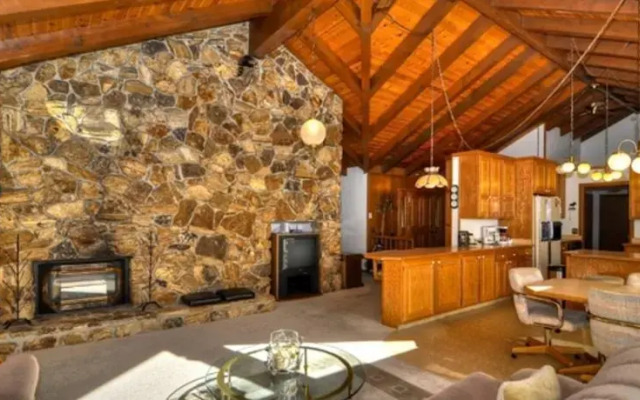 Lakeshore Boulevard Grand Retreat