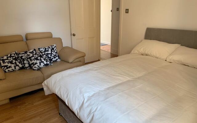 Convenient Catford Apartment