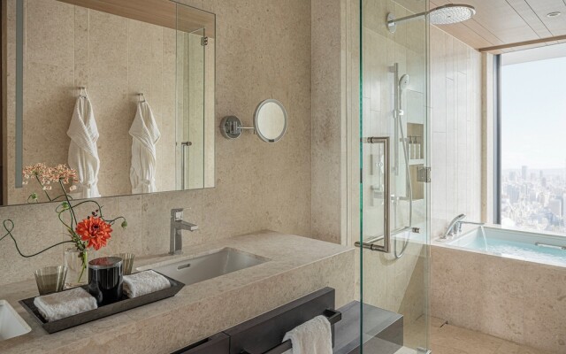 Four Seasons Hotel Osaka