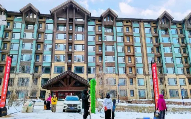YINGHUI HOTEL BEIDAHU SKI RESORT  (Ski Ropeway J Branch) — 2-star hotel in Jilin