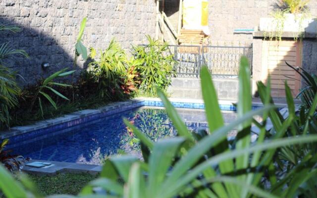 Jukung Dua Guest House
