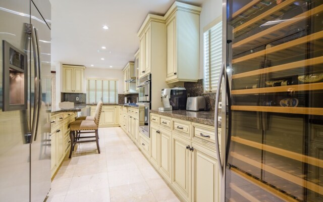 Crystal Court Estate - Four Bedroom Home