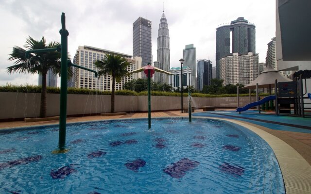 OYO Home 501 Luxury 1BR Crest Condo