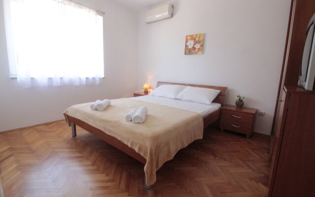 Studios & Rooms Fiesta