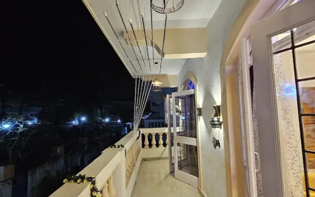 Casa De Abhishek - Breezy 2 BHK