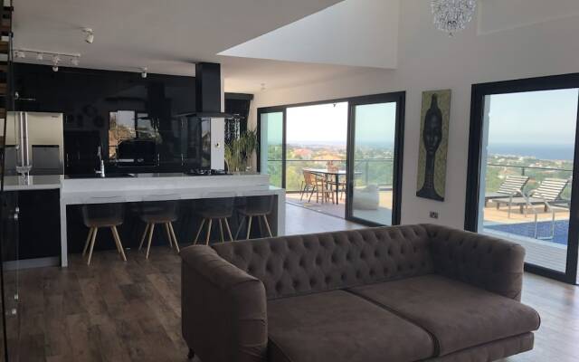 Ultra Lux Sea View Villa in Kyrenia