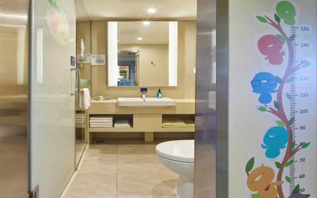 Holiday Inn Express Shanghai Zhenping by IHG