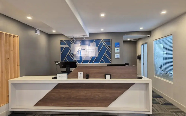 Holiday Inn Express Dryden