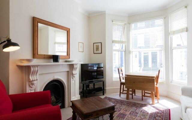 Lovely 1-bed Flat in Fulham Close to Tube!