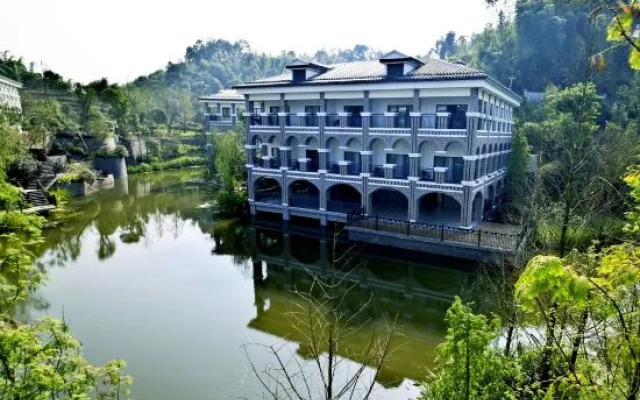 Chishui Yangtze Peninsula Hotel