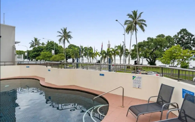 Cairns Ocean View Apartment in Aquarius