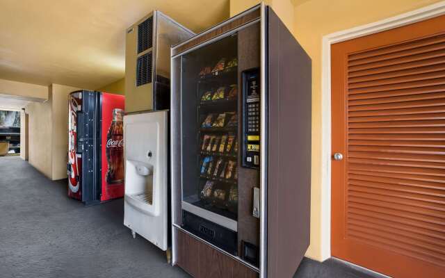 Econo Lodge Live Oak