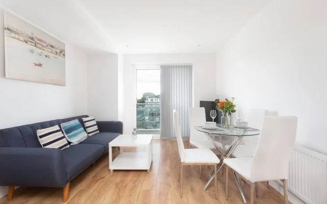 Skyvillion - Tower Point Enfield 1bed With Balcony