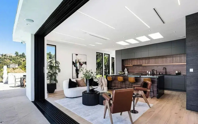 Monarch Modern