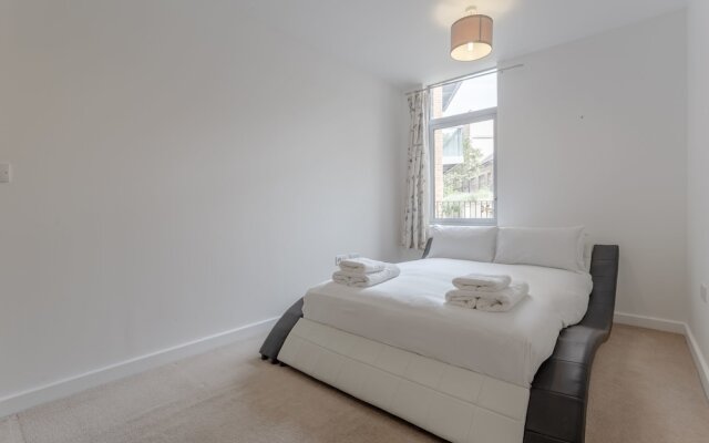 Stunning 2 Bedroom Property near Limehouse