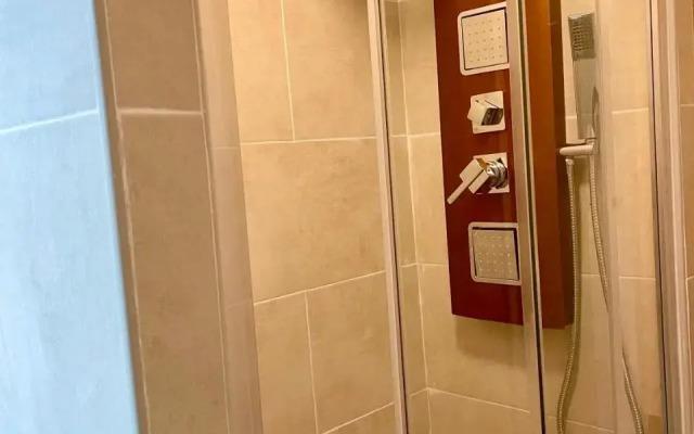 Parisa suite2