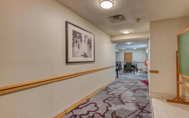 American Inn and Suites Dundee