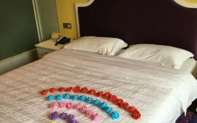 Guoran Theme Hotel (Wuhan Huquan)