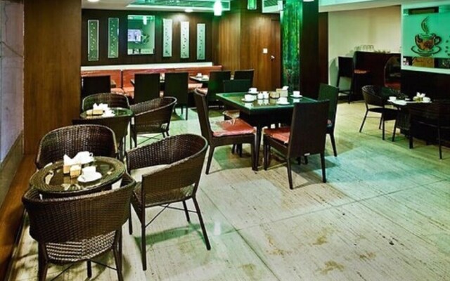 OYO 461 New Rainbow Business Hotel