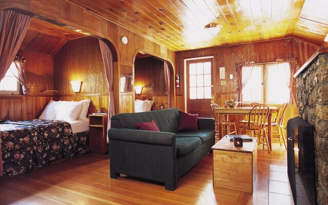 Pyramid Lake Lodge