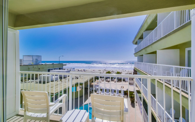 Surfer Beach Hotel