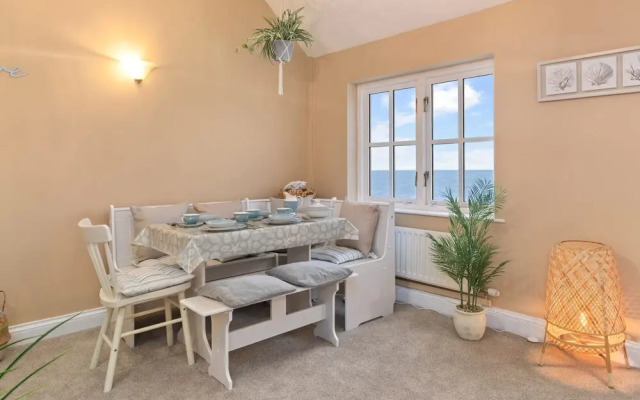 5 Sunny Cove - Direct Beach Access Sea Views