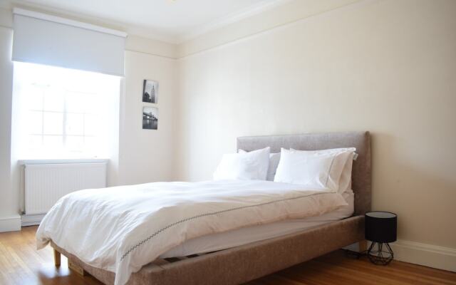 2 Bedroom Flat Near Hyde Park