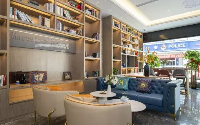 Kyriad Hotel (Jinan Baotu Quancheng Plaza)