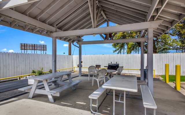 Americas Best Value Inn Columbus, TX