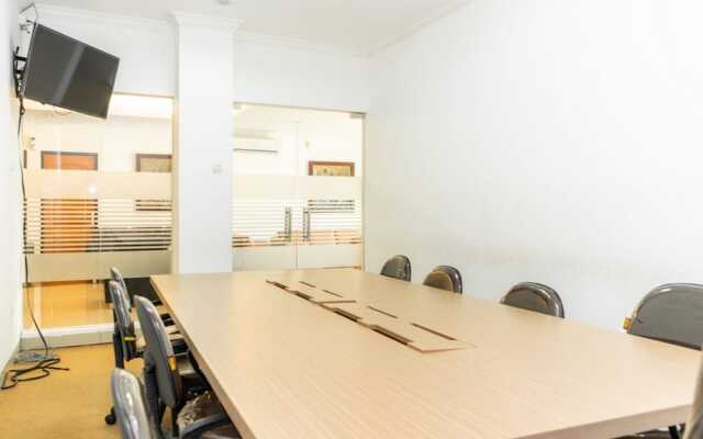 RedDoorz Plus Syariah near Java Supermall Semarang 2