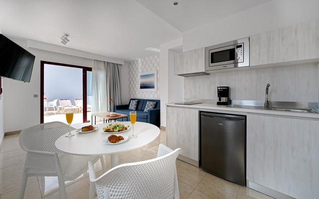 Отель Broncemar Beach Suites