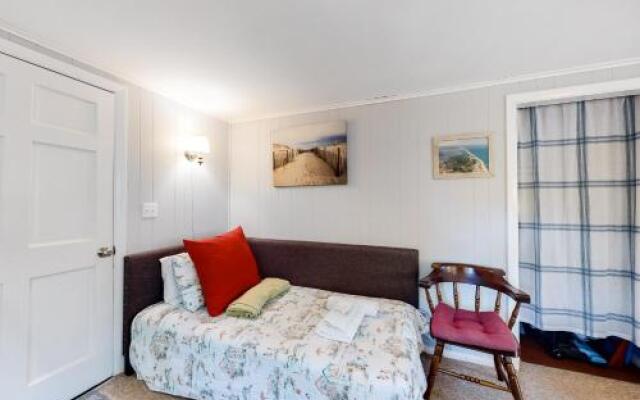 Beach Rose Guest Studio