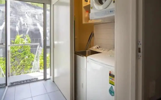 Stunning 1 Bedroom Studio Apartment